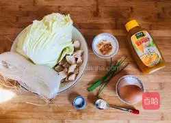 Illustration of how to make cabbage and vermicelli soup 1