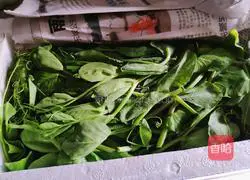 Pea and egg drop soup Illustration of how to make flower soup 1