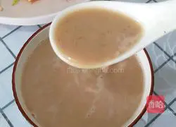 Illustration of how to make red dates, peanuts and walnut dew 6