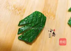 Illustration of how to make red radish and rose flowers 19