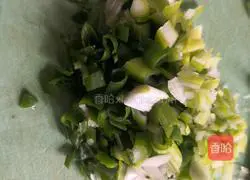 Illustration of how to make green onion and egg pancakes 2