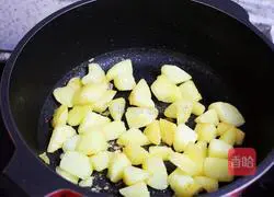 Potatoes and ham stewed Illustration of how to make noodles 4