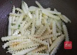 Illustration of how to make cumin potato chips 5