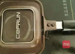 Illustration of how to make watermelon milk pancakes (heart-shaped) 14