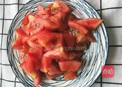 Illustration of how to make simple and delicious tomato and egg soup in 5 minutes 2