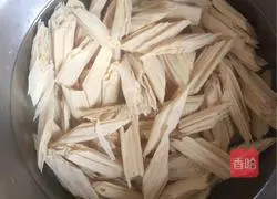 Illustration of how to make cucumber and yuba 1