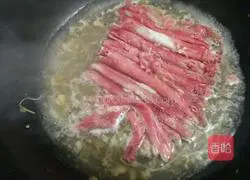 Illustration of how to make fat beef in sour soup 7