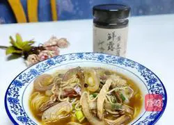 Illustration of how to make belly silk pot noodles 8