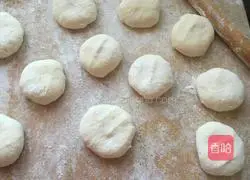 Illustration of how to make dough cakes 7