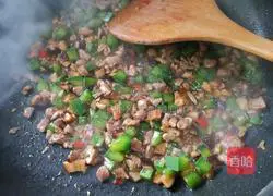 Illustration of how to make sand tea fried noodles 7