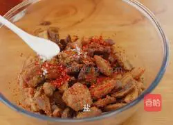 Illustration 6 of how to make lard residue from fatty meat that you don't like to eat, spicy and crispy, which is delicious as a snack and with wine