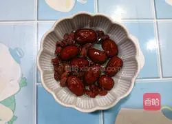 Illustration of how to make Tremella and Snow Pear Soup 5