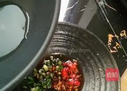 Illustration of how to make a large bowl of wide noodles 4