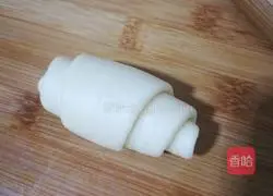 Illustration of making small bread rolls 16