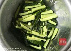 Illustration of how to make Xiaoliu pickled cucumber 3