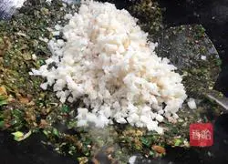 Illustration of how to make stuffed buns with lotus root and pickled cabbage 12