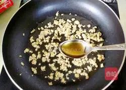 Illustration of how to make braised noodles with minced meat and cucumber shreds 10