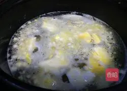 Illustration of how to make wakame tofu soup 7