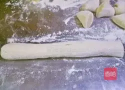 Illustration of making double bean buns 12