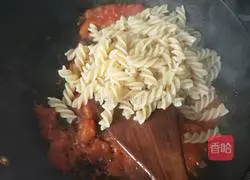 Illustration of how to make tomato sauce spiral pasta 10