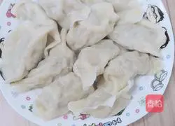 Illustration of how to make dumplings stuffed with pork and pickled cabbage 14