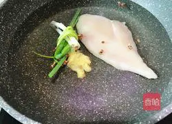 Illustration of how to make chicken breast with Cordyceps flowers 2