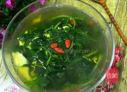 Illustration of how to make wolfberry sprout and egg soup 10