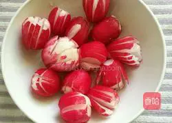 Illustration of how to make cherry radish salad 2