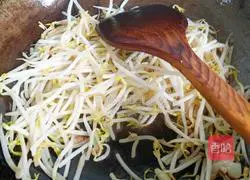 Illustration of how to make colorful spring cakes 8