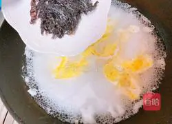 Illustration of how to make seaweed and egg drop soup 5