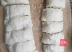 Illustration of how to make scallion rolls 5