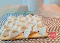 Illustration of how to make juicy pork and three fresh dumplings stuffed with meat and vegetables 10