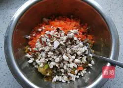 Illustration of how to make potato pancakes with dumpling skin 15