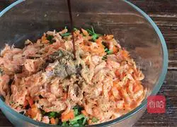 Illustration of how to make leek and egg crystal dumplings 7