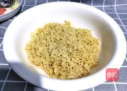 Illustration of how to make fried instant noodles 4