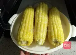 Illustration of cooking corn in microwave oven 5