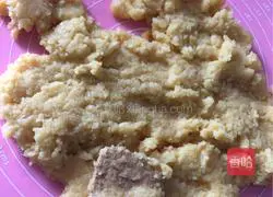 Custard Illustration of how to make a bag 14