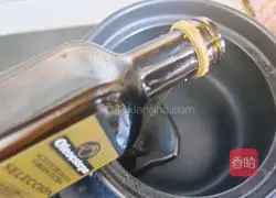 Illustration of how to make ham and loofah soup 2