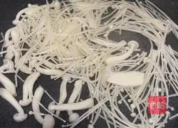 Illustration of how to make beef in sour soup 1