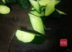 Illustration of how to make cucumber and yuba 8
