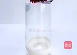Illustration of how to make dragon fruit milkshake 5