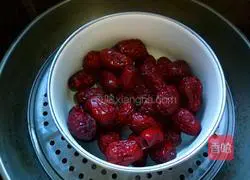 Illustration of how to make red date steamed buns 2