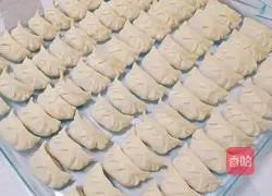 Illustration of how to make pork and corn dumplings 9