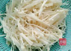 Enoki Mushroom Tomato Egg Soup Recipe Illustration 5