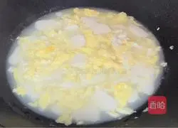 Illustration of how to make rice cake slices with cabbage in clear soup 7