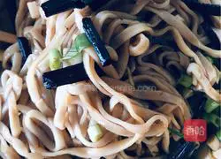 Illustration of how to make scallion noodles 13