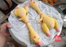 Illustration of how to make Screaming Chicken Buns 12