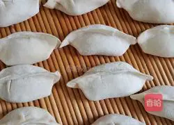 Illustration of how to make pork and pumpkin fried dumplings 11