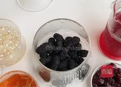 Illustration of how to make mulberry tea jelly and cranberry drink 2