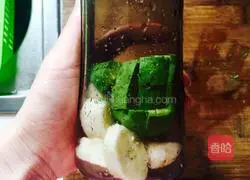 Illustration of how to make avocado milkshake 4